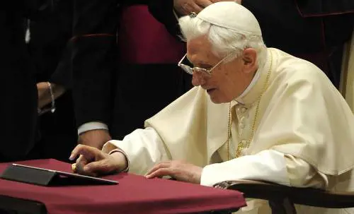 Ora il Papa twitta per la vita E contro la politica di Obama