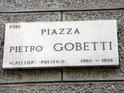 Dopo oltre mezzo secolo corretta la targa a Gobetti