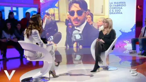 Ora è la mamma a difendere Corona: "Mio figlio è una vittima"