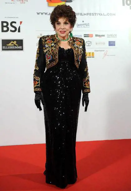 La Lollo denuncia il suo ex: "Sposata a mia insaputa"