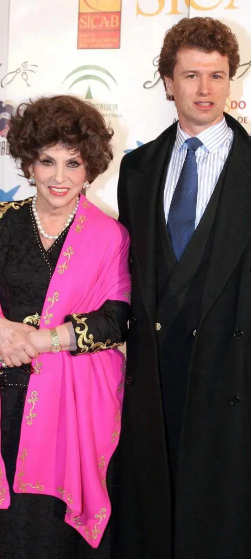 Finale amaro per la Lollo Denuncia il toy boy: «Sposata con l'inganno»