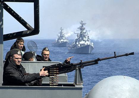 Putin schiera la flotta navale davanti alla Siria, cosa c'è dietro?
