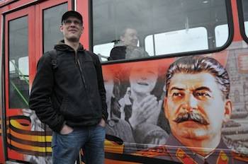 La faccia di Stalin sui bus, per ricordare la battaglia di Stalingrado