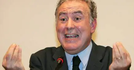 Santoro sfrutta le minorenni per infangare Berlusconi