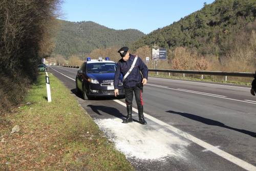 Terni, albanesi in fuga su un'auto: morta ragazza nello scontro