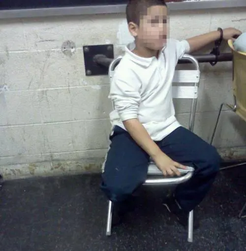 Usa, bimbo ammanettato a scuola e interrogato per dieci ore