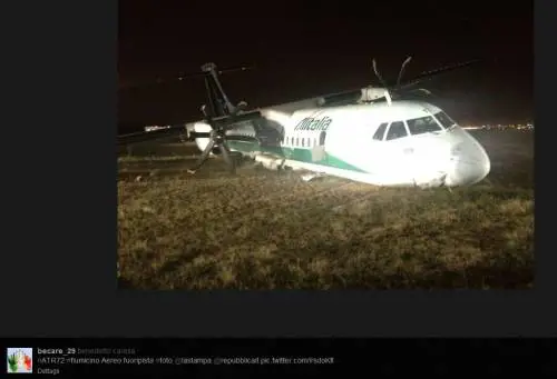 Fiumicino, aereo fuori pista: sedici feriti, due sono gravi