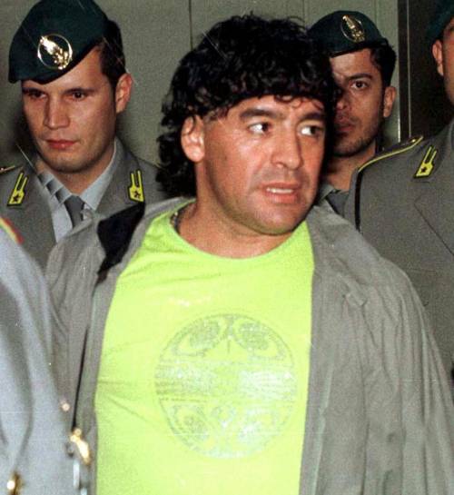 Maradona fa un gol fantasma al Fisco