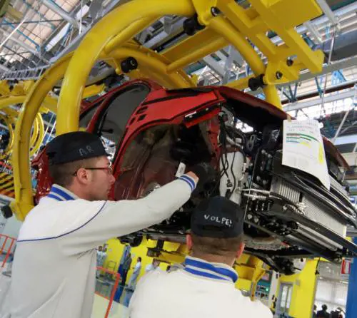 Fiat assorbe Pomigliano Al via la cig a rotazione Vendite: a gennaio -15% IN CINADaimler prende il 12% di Baic ed entra nel cda