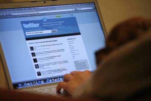 250mila account a rischio: Twitter sotto attacco hacker