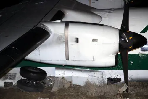 Fiumicino, aereo col carrello spezzato