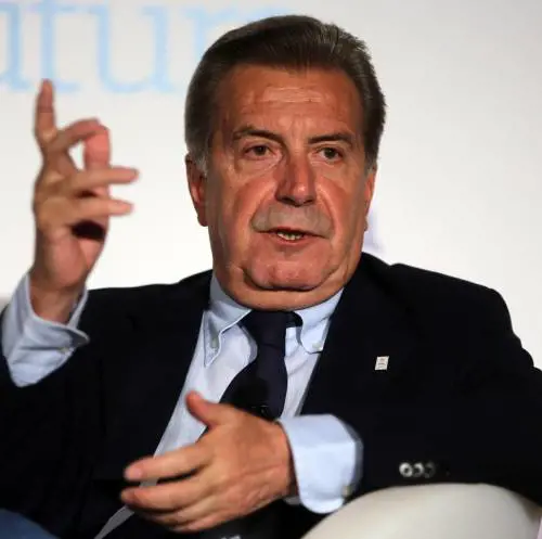 Sindacati: 15mila addetti coinvolti. Il gruppo: stime premature