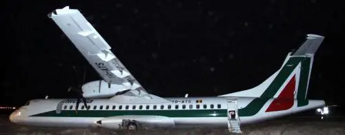 Alitalia finisce nella bufera: via la sigla dopo l'incidente DISASTRO SFIORATO SUL VOLO PISA-ROMA