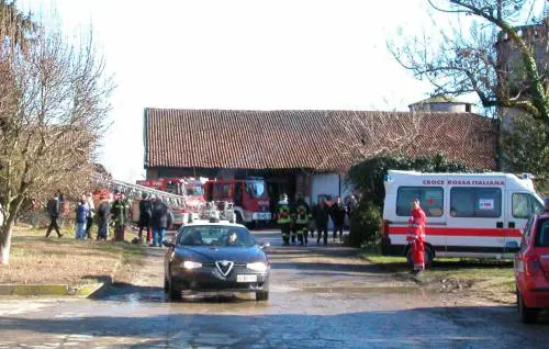 La mamma e i suoi tre figli arsi vivi nella cascina dei sogni