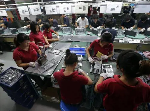Primo voto per gli operai cinesi Potranno eleggere il sindacato