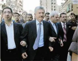 D'Alema a braccetto con un deputato di Hezbollah