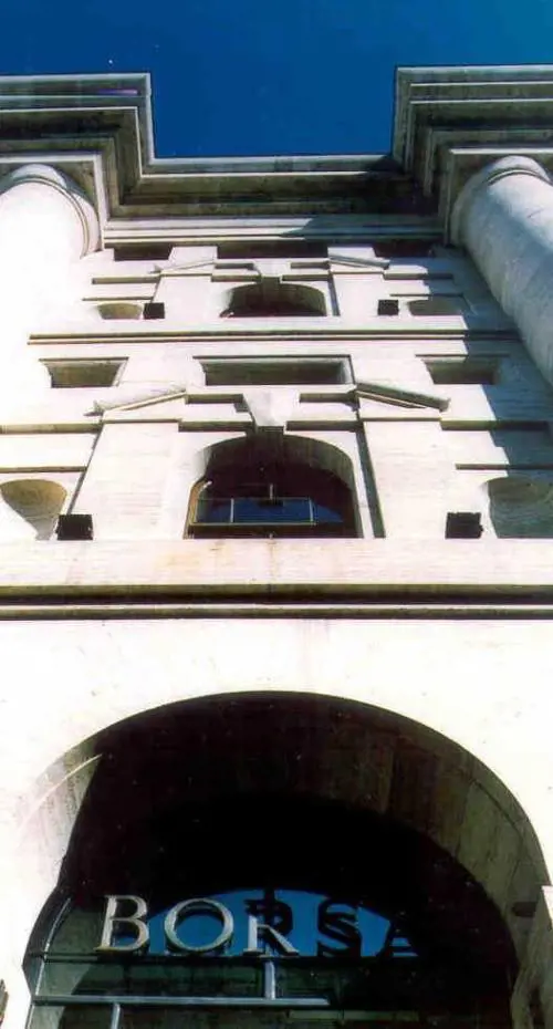 Le Borse frenano in attesa di Draghi