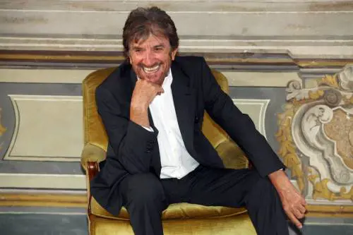 Proietti maschera le lacune della fiction Rai