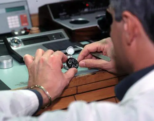 I diktat delle multinazionali e i costi della tecnologiala storiaAnche per gli orologiai milanesi è l'ora della crisi