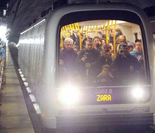 Tutti pazzi per la «lilla» 25mila passeggeri alla festa di battesimo