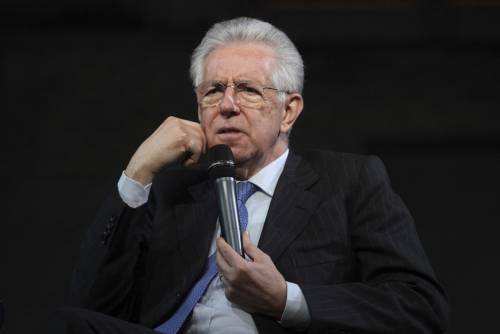 Il premier dimissionario Mario Monti incontra i giovani milanesi al Teatro Carcano