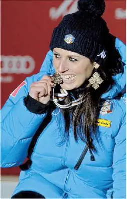 Favola di nome Nadia Dalla sedia a rotelle all'argento in discesa