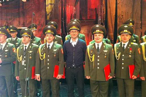 Fazio e la foto con il Coro dell'Armata rossa