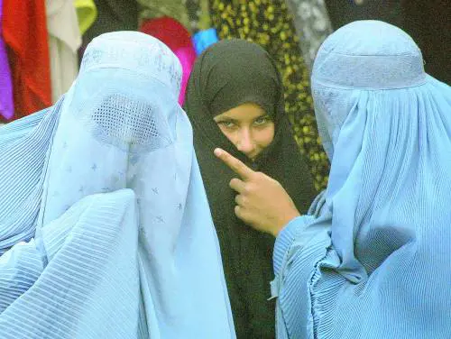 L'integralismo nasconde la voglia di Occidente Crollano nozze e nascite