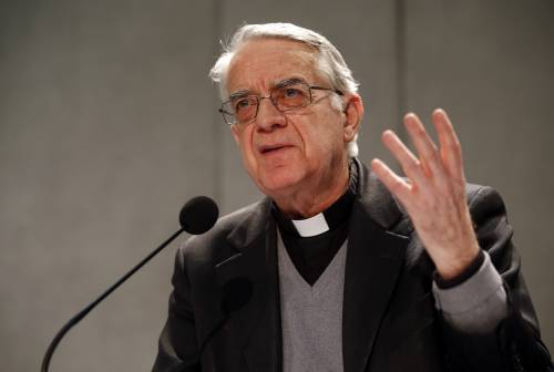 Padre Lombardi smentisce la malattia del Papa: "Non ha lasciato per cause di salute"