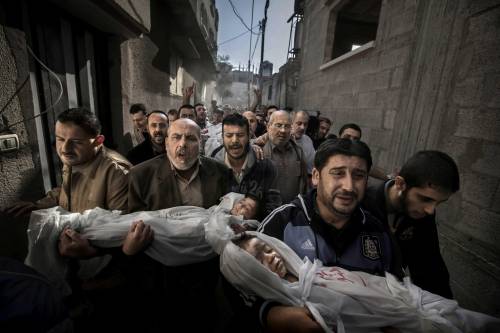 Nella foto di Paul Hansen il funerale di due fratellini di due e tre anni uccisi a Gaza