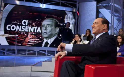 Silvio Berlusconi durante il programma televisivo Agorà su Rai3