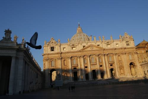 Roma, San Pietro diventa set a luci rosse: fermati fotografo e modella