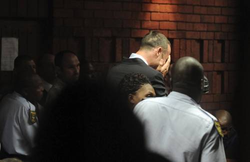 Oscar Pistorius in tribunale per la convalida del fermo