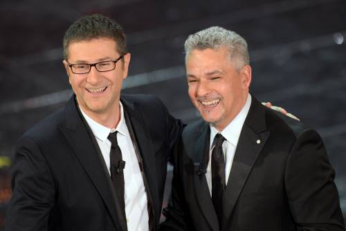Fabio Fazio e Roberto Baggio sul palco del teatro Ariston