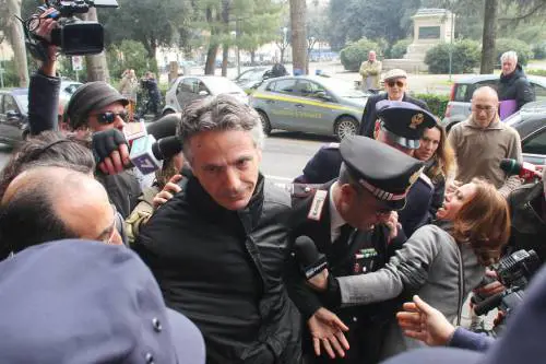 L'ex presidente del Monte dei Paschi di Siena Giuseppe Mussari entra in Procura