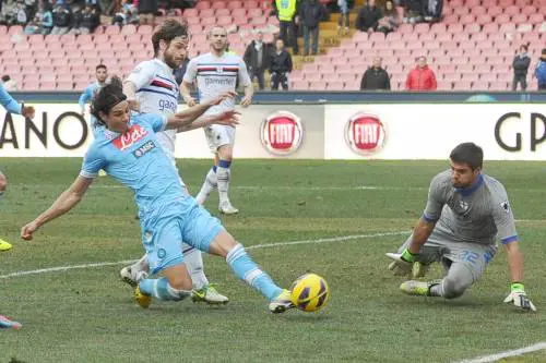 Edinson Cavani anticipato da Sergio Romero