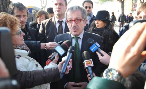 Maroni strizza l'occhio al formattatore Pdl: "In squadra con noi"