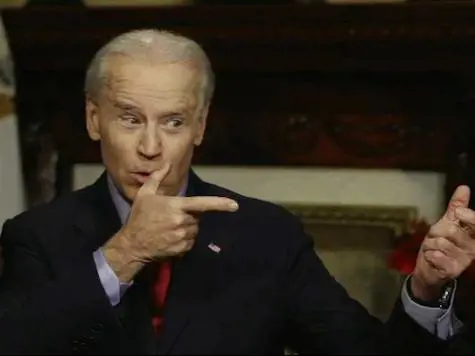 Joe Biden agli americani: "Difendetevi col fucile da caccia"