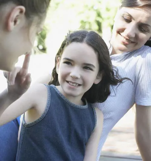 L'ultima trovata dell'Europa: anche i gay possono adottare Hanno detto