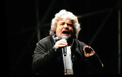 Quando Beppe urlava: votate falce e martello