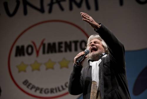 Un momento del comizio di Beppe Grillo