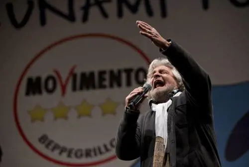 Un momento del comizio di Beppe Grillo