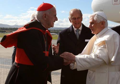 Vaticano, si dimette il cardinale O'Brien. Dossier Vatileaks al nuovo Papa