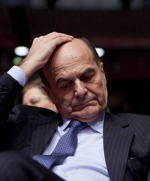 Bersani ammette la sconfitta: "Noi primi, ma non vincitori". E c'è chi vuole la sua testa
