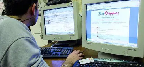 Milano città record per acquisti on line