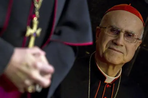 "Bertone fa intercettare i cardinali da un anno"