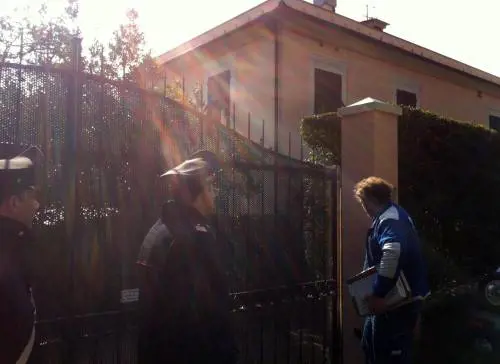 Pacco «sospetto» a casa Grillo Ma sono due bottiglie di mirto