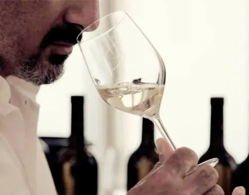 Con «Bottiglie aperte» ora Milano stappa la crisi