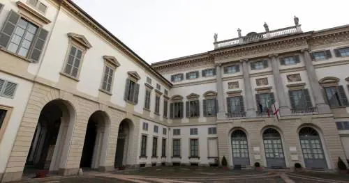 Tutti in coda per andare al ristorante dei disabili