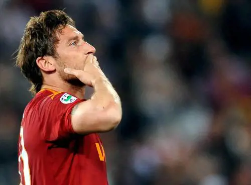 L'esultanza del capitano della Roma Francesco Totti dopo il gol contro la Sampdoria